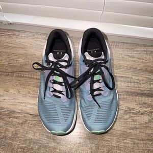 On Running Women’s 8.5 Cloudstratus 3